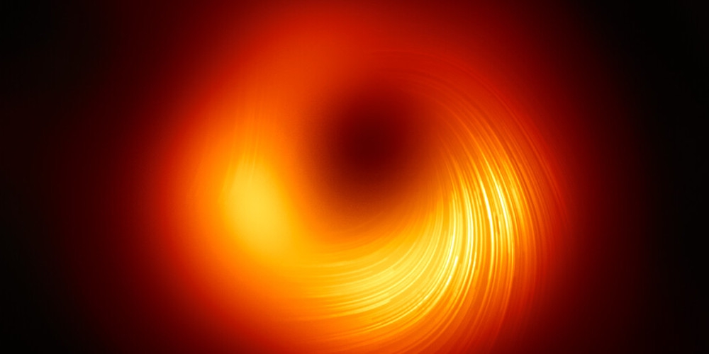 De Event Horizon Telescope (EHT) samenwerking, die in 2019 de allereerste foto van een zwart gat presenteerde, heeft vandaag een nieuwe afbeelding van het massarijke object in het centrum van het sterrenstelsel M87 vrijgegeven.